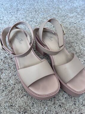 Naked Feet IconlastWomen's Nude Platform Sandals 9M